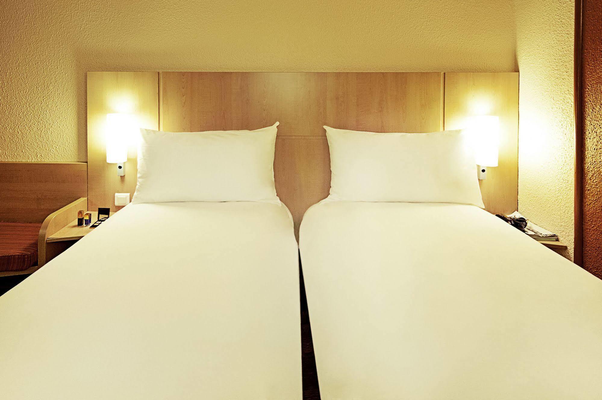 Hotel De La Briere Trignac Ngoại thất bức ảnh